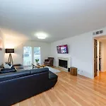 Mins To Broadway Large 2Br-2Ba Family Unit For Up To 6 Guests With Private Balcony And Optional Private Parking