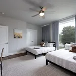 Weho Home, Geodis Park, Mini-golf, Arcade, 10min To Downtown! Sleeps 10! * Nashville