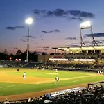 Stunning River View Condo Walk To Downtown Rooftop Patio