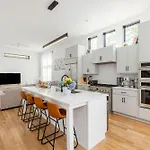 Holiday home Extra Spacious 4 Bed / 4.5 Bath Music Row *