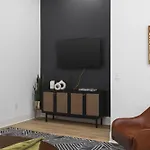 Condo 3 Miles To Broadway, Walk To Restaurants And Coffee