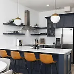 Apartment Modern Spacious With Parking By Downtown Broadway