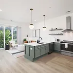 Trendy Spacious Condo, Walk To Coffee And Restaurants