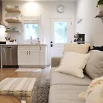 Modern Home,10Min To Downtown, 15Min Walk To Five Points, Sleeps 6!