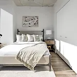 Landing Modern Apartment With Amazing Amenities