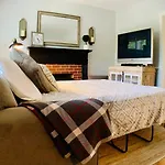 Fairgrounds Playground - Weho - 1Bd 1Ba