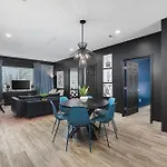 8 Beds 4 Bedroom Walk To Restaurants, Bars And Coffee
