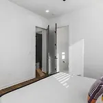 Modern With Large Patio Rooftop Deck And Garage Holiday home Nashville