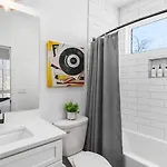Modern With Large Patio Rooftop Deck And Garage Holiday home *