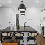 Modern With Large Patio Rooftop Deck And Garage Holiday home