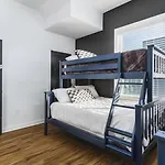 Modern With Large Patio Rooftop Deck And Garage Holiday home *