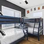 Modern With Large Patio Rooftop Deck And Garage Holiday home Nashville