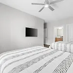 The Hollywood Suite The Gulch