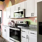 New Sleeps 4 - 7 Mins To Dt Apartment *