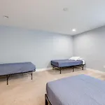 7 Minutes From Broadway, Entire Nashville Home