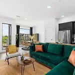 River View High-end With Private Patio And Free Parking