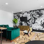 River View High-end With Private Patio And Free Parking Holiday home