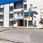 The Conway 5 Bedroom Buyout W Deck In Music City