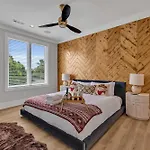 Bass - Private Rooftop - 8 Mins To Broadway