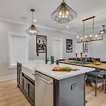 Bass - Private Rooftop - 8 Mins To Broadway