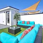 Luxurious Morden Loft Huge Rooftop & Skyline Views
