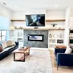 Luxurious Morden Loft Huge Rooftop & Skyline Views Holiday home *
