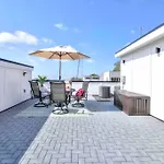 Luxurious Morden Loft Huge Rooftop & Skyline Views *