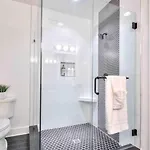 Luxurious Morden Loft Huge Rooftop & Skyline Views *