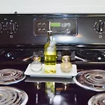 Beautiful Condo,Minutes From Broadway Sleep 6!