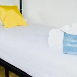 Beautiful Condo,Minutes From Broadway Sleep 6!