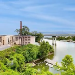 Rollin\' On The River