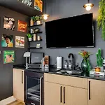 Stylish New Gulch Rooftop Deck W Views Holiday home