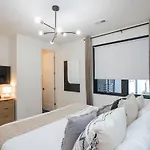 Stylish New Gulch Rooftop Deck W Views Holiday home