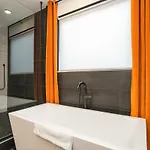 Stylish New Gulch Rooftop Deck W Views Holiday home *
