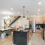 Holiday home Stylish New Gulch Rooftop Deck W Views