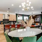 Holiday home Stylish New Gulch Rooftop Deck W Views
