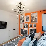 Stylish New Gulch Rooftop Deck W Views Holiday home *