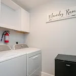Holiday home Spacious Only 2 Miles From Downtown