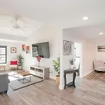 Spacious Only 2 Miles From Downtown Holiday home Nashville