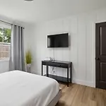 Chic Retreat Near Airport & Downtown Nashville