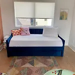 Fabulous Location Walk To Food & Bars Roof Deck