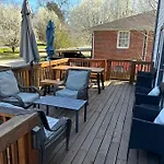 Holiday home East Retreat, Outdoor Oasis, Sleeps 12, Four Bedrooms *