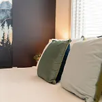 Apartment Chic Condo, 2mi To Downtown, Sleeps 8, By Geodis *
