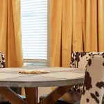 Apartment Chic Condo, 2mi To Downtown, Sleeps 8, By Geodis Nashville