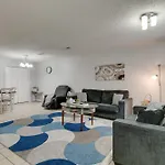 2 Bdr With Free Parking! 2M To Broadway!