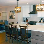 Holiday home 8 Minutes To Downtown!