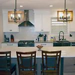 8 Minutes To Downtown! Holiday home Nashville