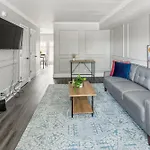 Brentwood D6 I Cozy & Comfy I 2bd I Free Parking