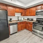 Brentwood D6 I Cozy & Comfy I 2bd I Free Parking Apartment *