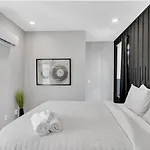 10 Min Drive Downtown, Roof Deck, Pet Friendly Holiday home Nashville